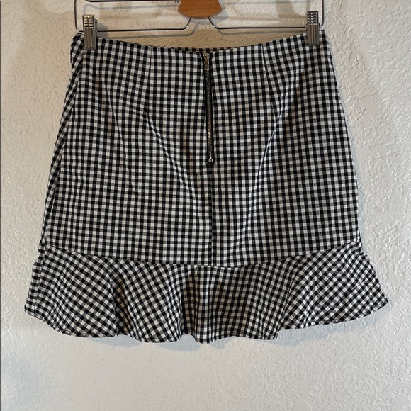 FOREVER 21 Gingham Mini Skirt Size Medium Black & White NEW - Picture 2 of 5